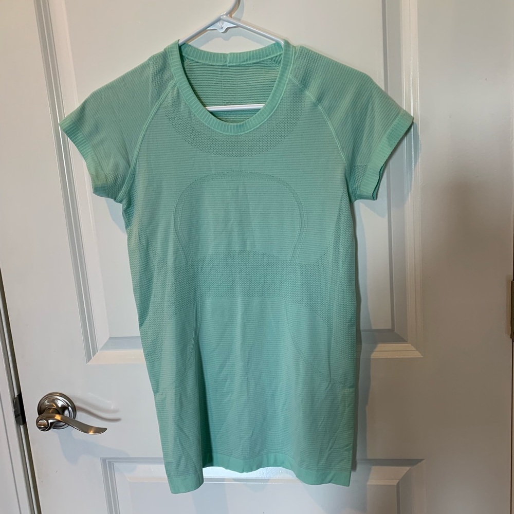 Women’s lululemon workout top